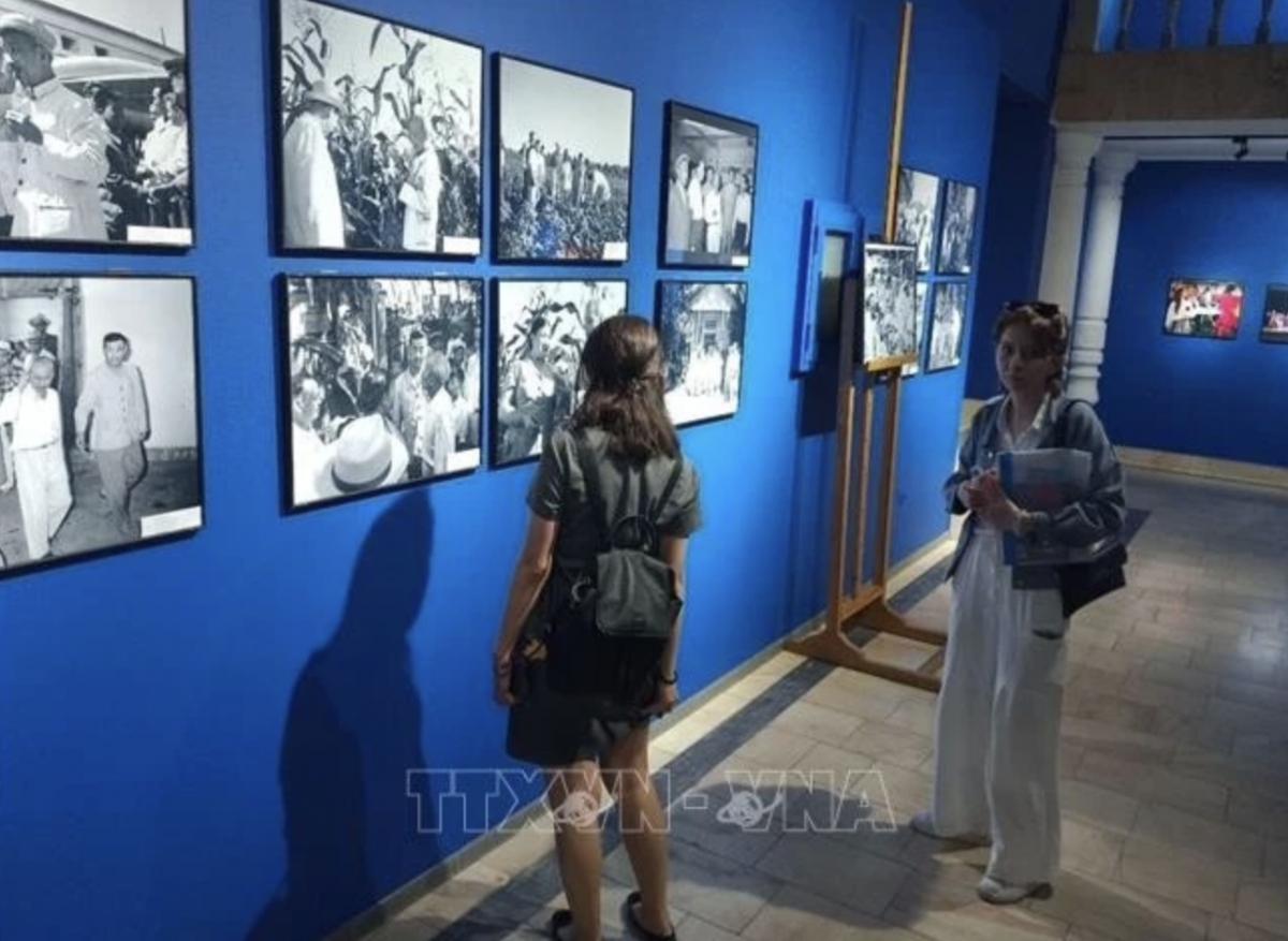 Photo exhibition features Uzbekistan – Vietnam friendship